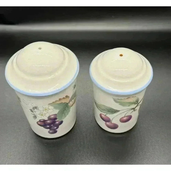 Savior Vivre "Luscious" Salt and Pepper Set Grapes Flowers and Green Leaf Design - Picture 3 of 10